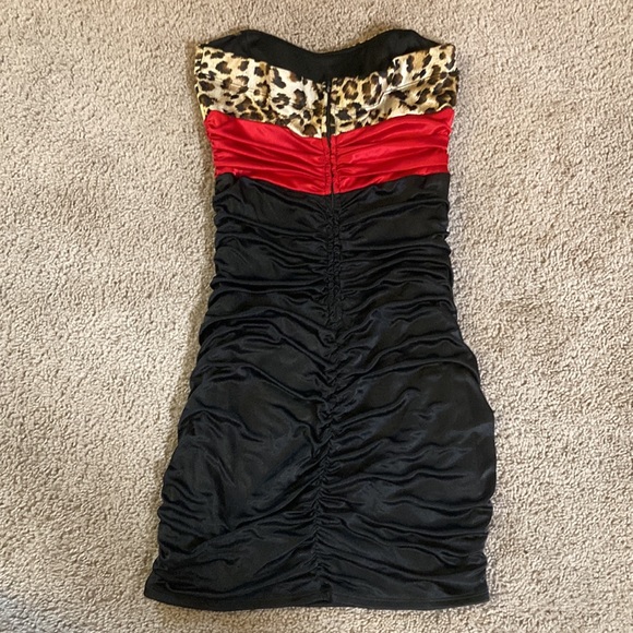 Fun strapless dress - Picture 2 of 3